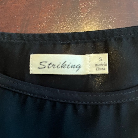 Black tank crop top - Picture 2 of 2